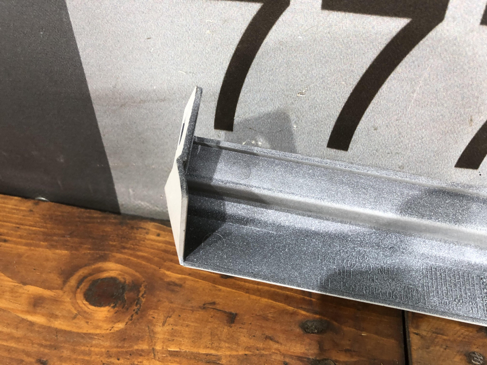 Накладка переднего бампера Opel Zafira A Новая Оригинал 90580651