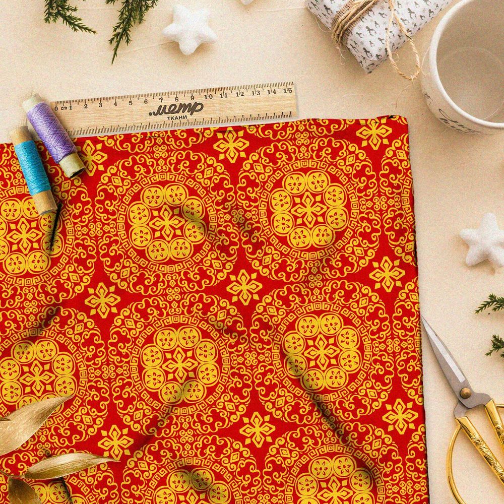 Ткань оксфорд 600 жёлтый резной калейдоскоп на красном фоне