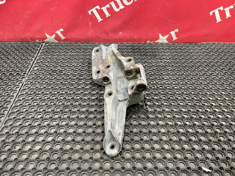 Кронштейн пневморессоры правый