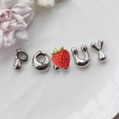 Слово из букв POHUY в серебре