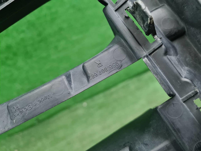 Решетка переднего бампера Porsche Macan (14-18)