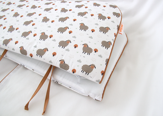 Мягкие бортики для кроватки KIDI soft "Серые овечки" (кант, сатин)