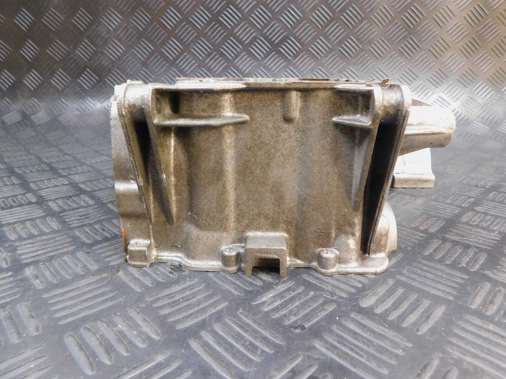 Нижняя часть картера Kawasaki ZZR 400 98 053019