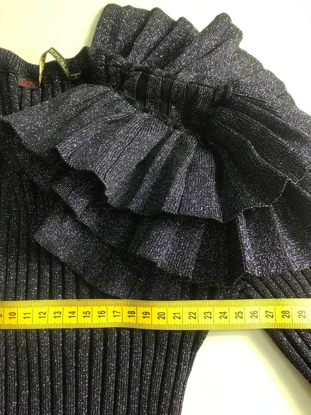 Платье Love Republic обтягивающего кроя с акцентом на плече, визуально 44 размер