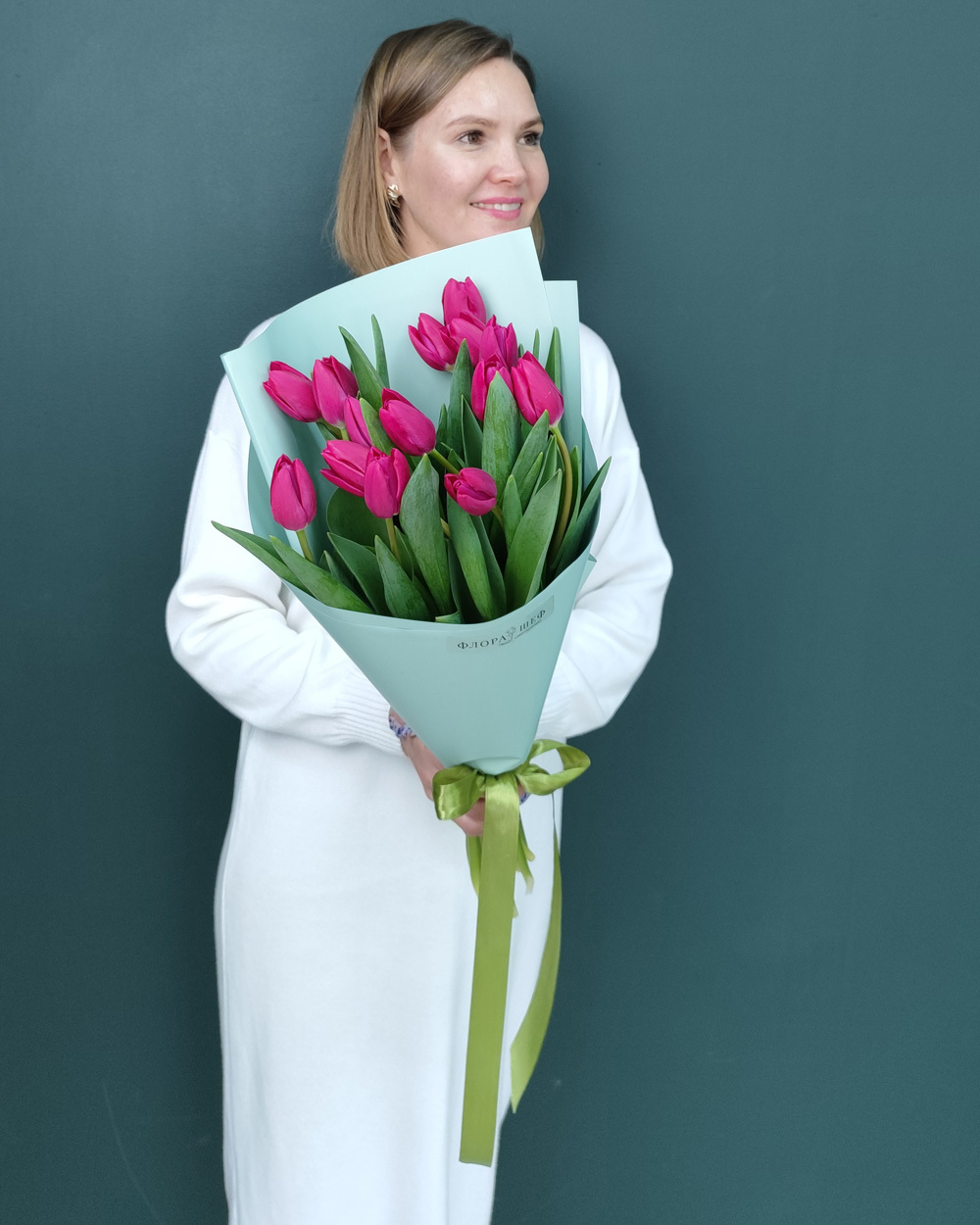 Букет из 15 ярко-розовых тюльпанов(00192)