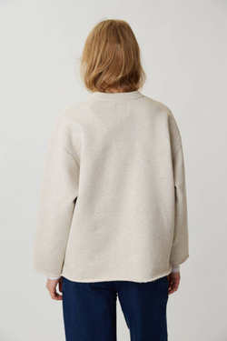 Объемный топ из серого футера