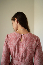 Платье Дафна из фланели для беременных и кормящих мам, Розовый с пионами