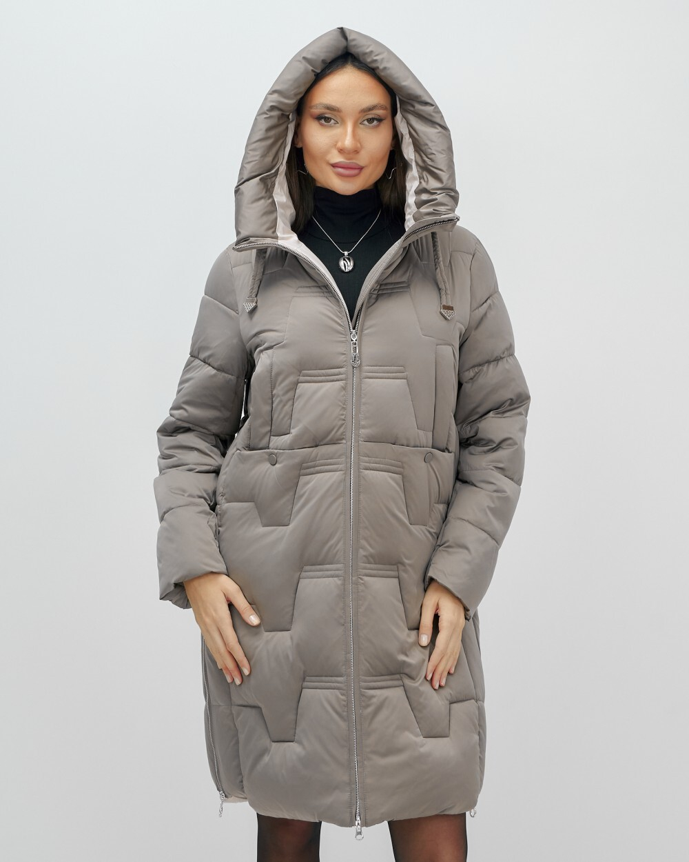 Пальто зимнее утепленное с капюшоном женское серого цвета 7638Sr