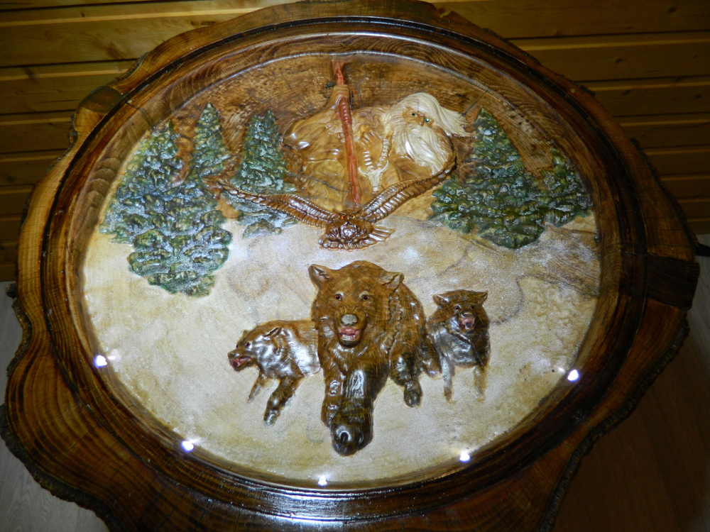 Стол резной с подсветкой.