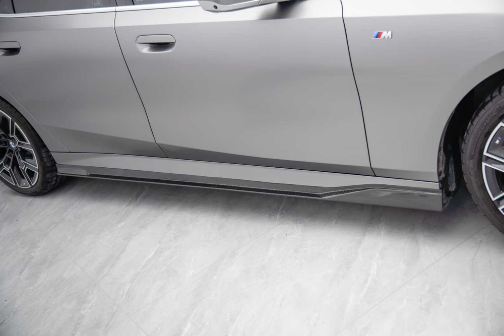 Карбоновый обвес для BMW 5 серии G68 2024+ БМВ губа и юбки спойлер и диффузор