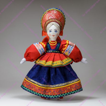 Текстильная кукла в душегрее