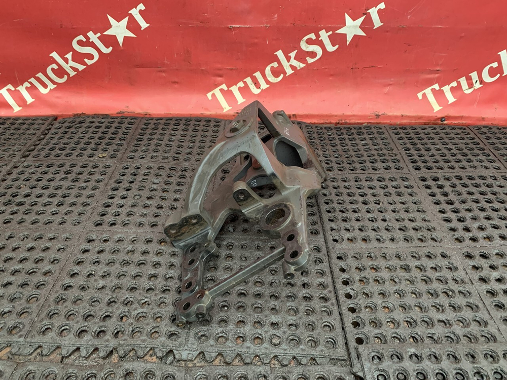 Кронштейн рессоры передней правый 2021г.