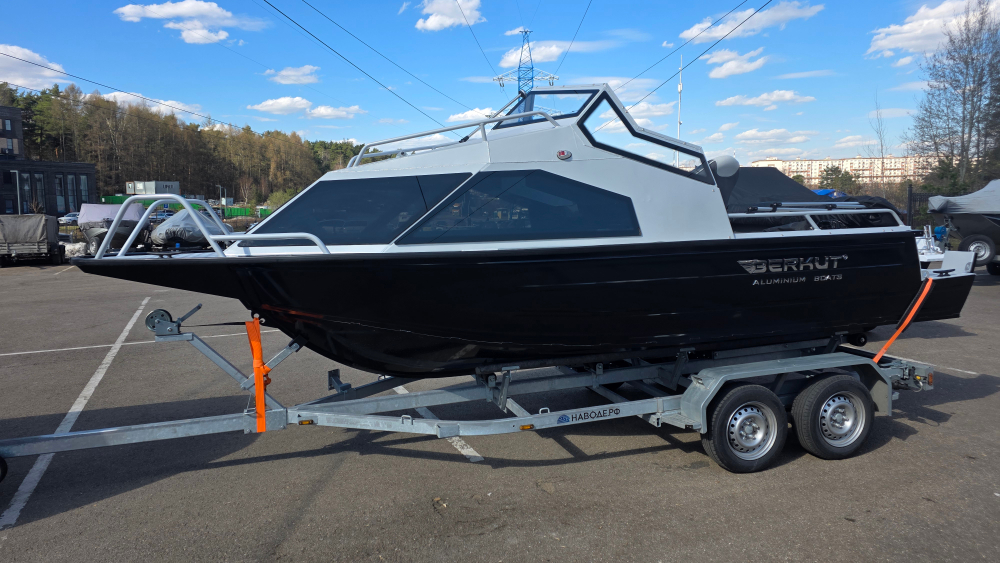 Лодка Беркут L-HT PRO. В наличии. Черный-белый