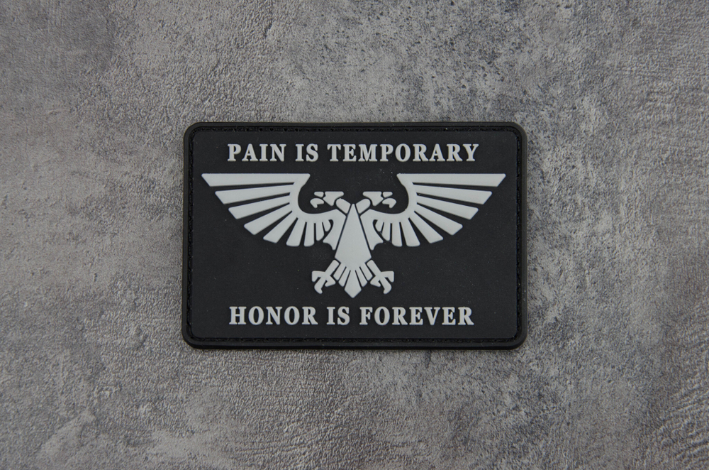 Шеврон Warhammer 40k. Pain Is Temporary, Honor Is Forever PVC черно серый