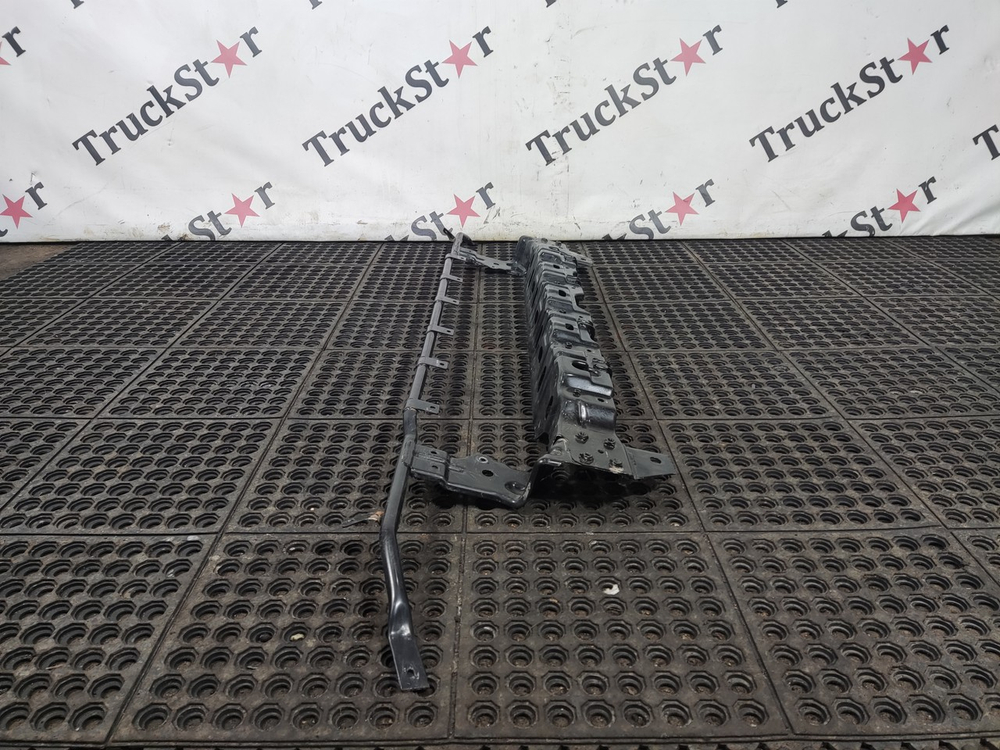 Кронштейн бампера переднего 2023г