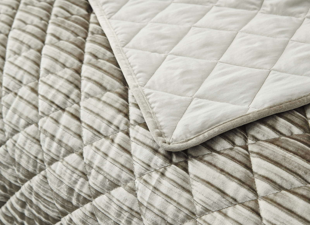 Покрывало 240x260 и 2 наволочки 50х70 Sofi De MarkO Леонтия бежевое