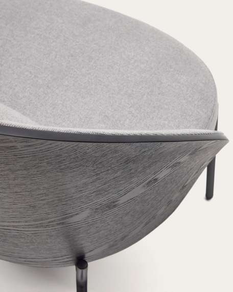 Кресло Eamy светло-серое с черной отделкой