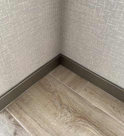 Плинтус ХДФ Doellken Cubu Flex Life 1245 шампань 40x13х2500 мм