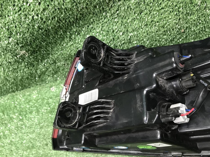 Фонарь левый внешний Geely Coolray (2019-2024) LED