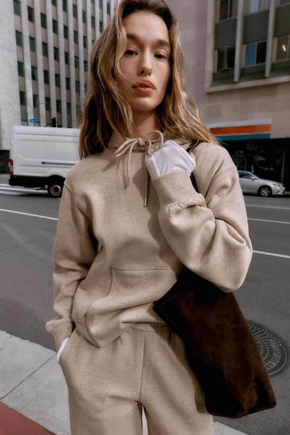 БАЗОВАЯ СВИТШОТ С КАПЮШОНОМ - ZARA
