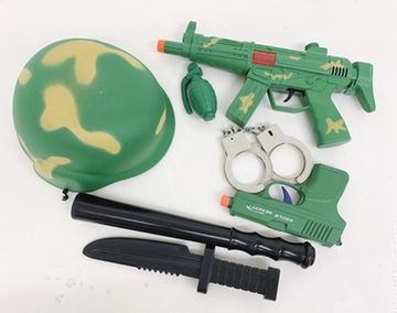 Набор оружия военный: игрушка автомат, каска, аксессуары