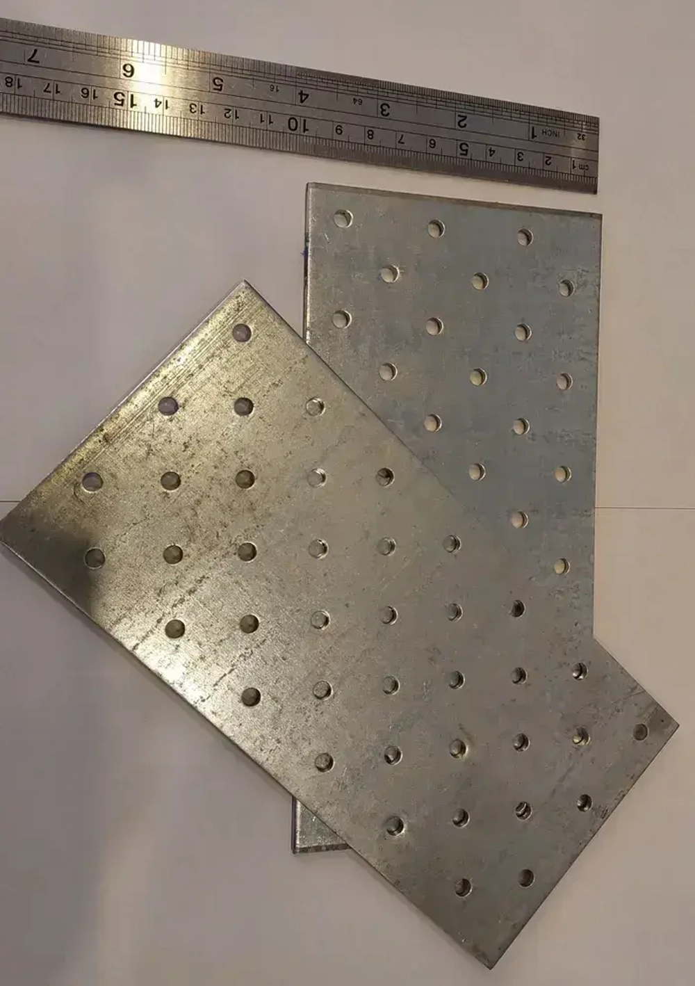 Пластина перфорированная 3мм. крепежная из оцинковки