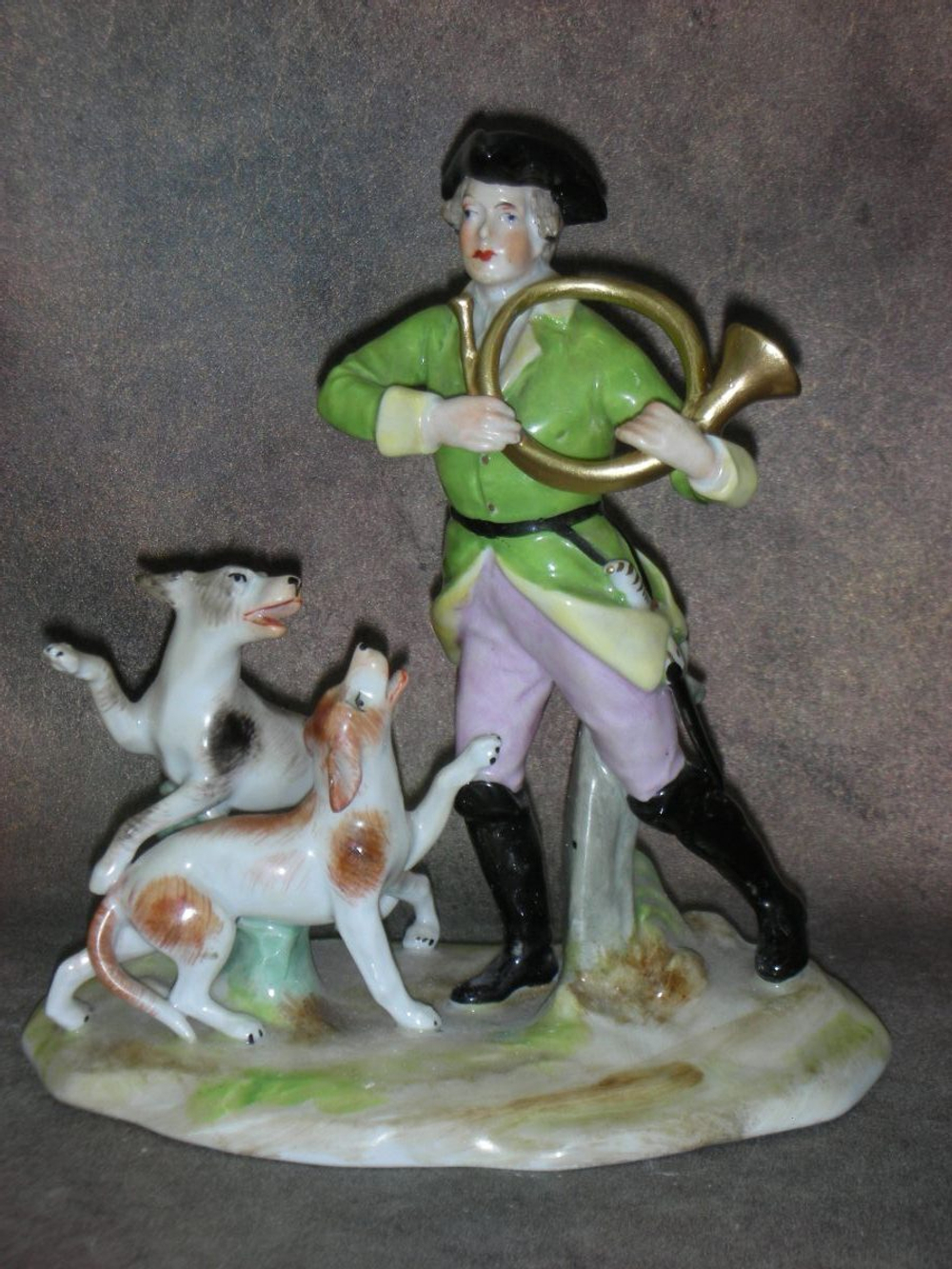 Статуэтка. Фарфор. Охотник с горном и с собаками. Carl Thieme. Германия