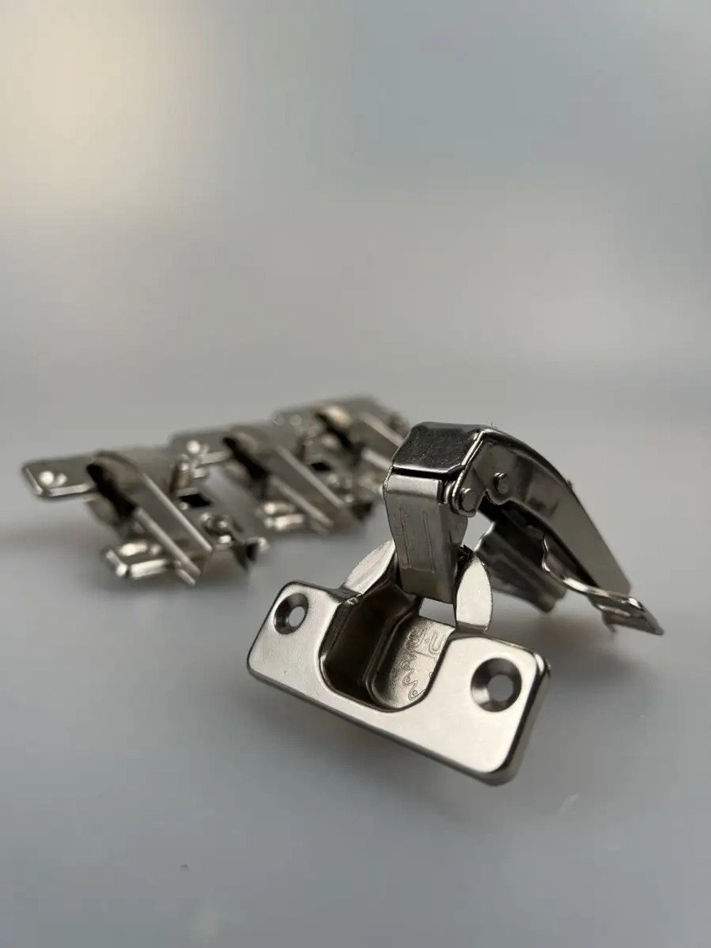 Brante Комплект 4 петли д. 35мм 180 гр с монтажной планкой под шуруп, 4 шт./комп.