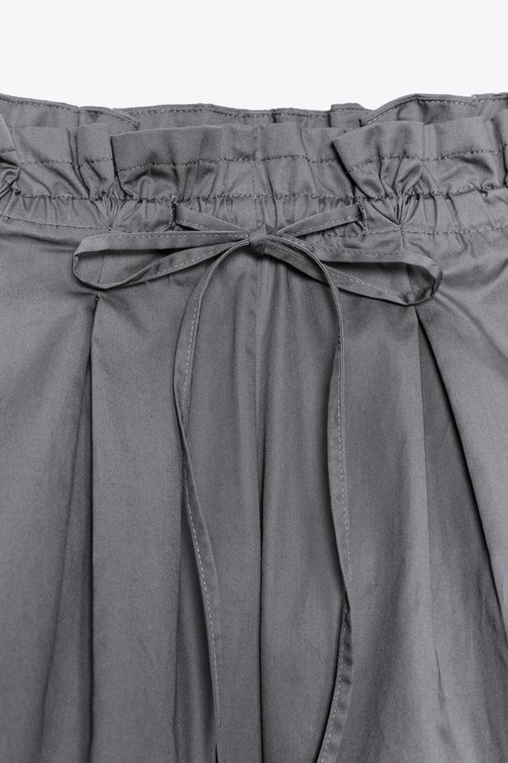ZARА ШОРТЫ С ОБЪЕМНОЙ ОТДЕЛКОЙ, ТЕМНО-СЕРЫЙ