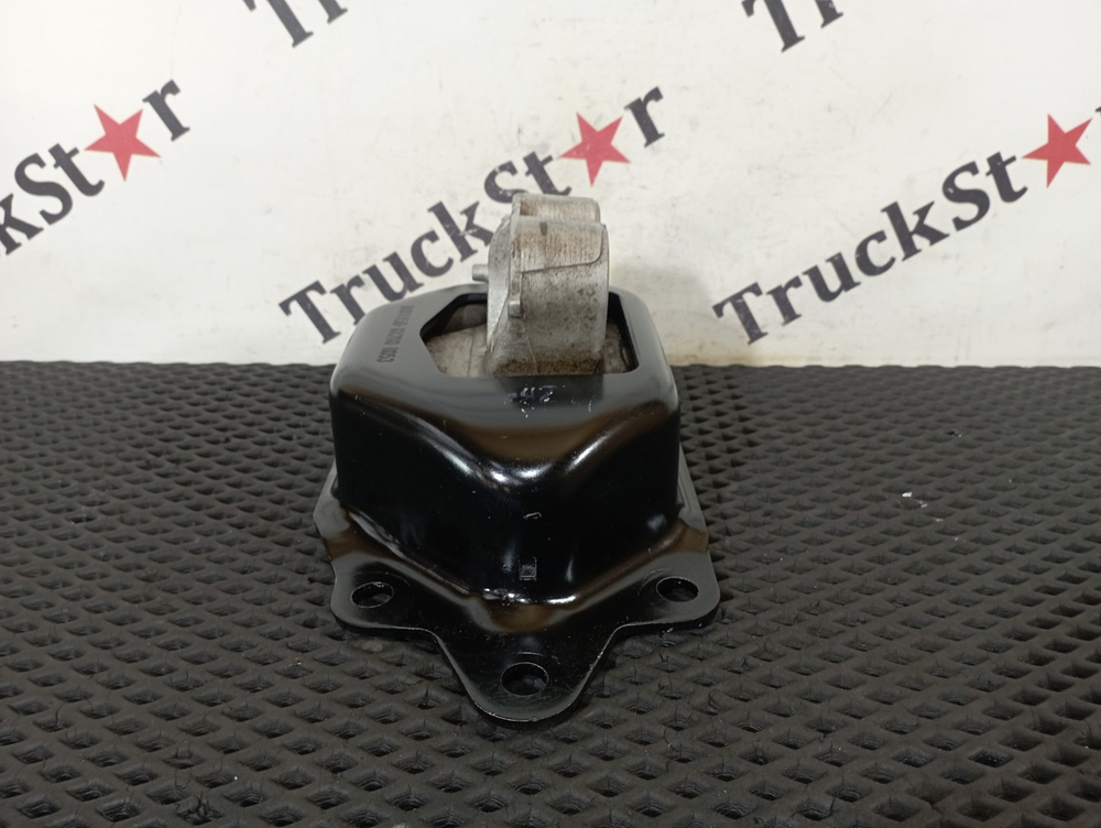 Подушка двигателя задняя