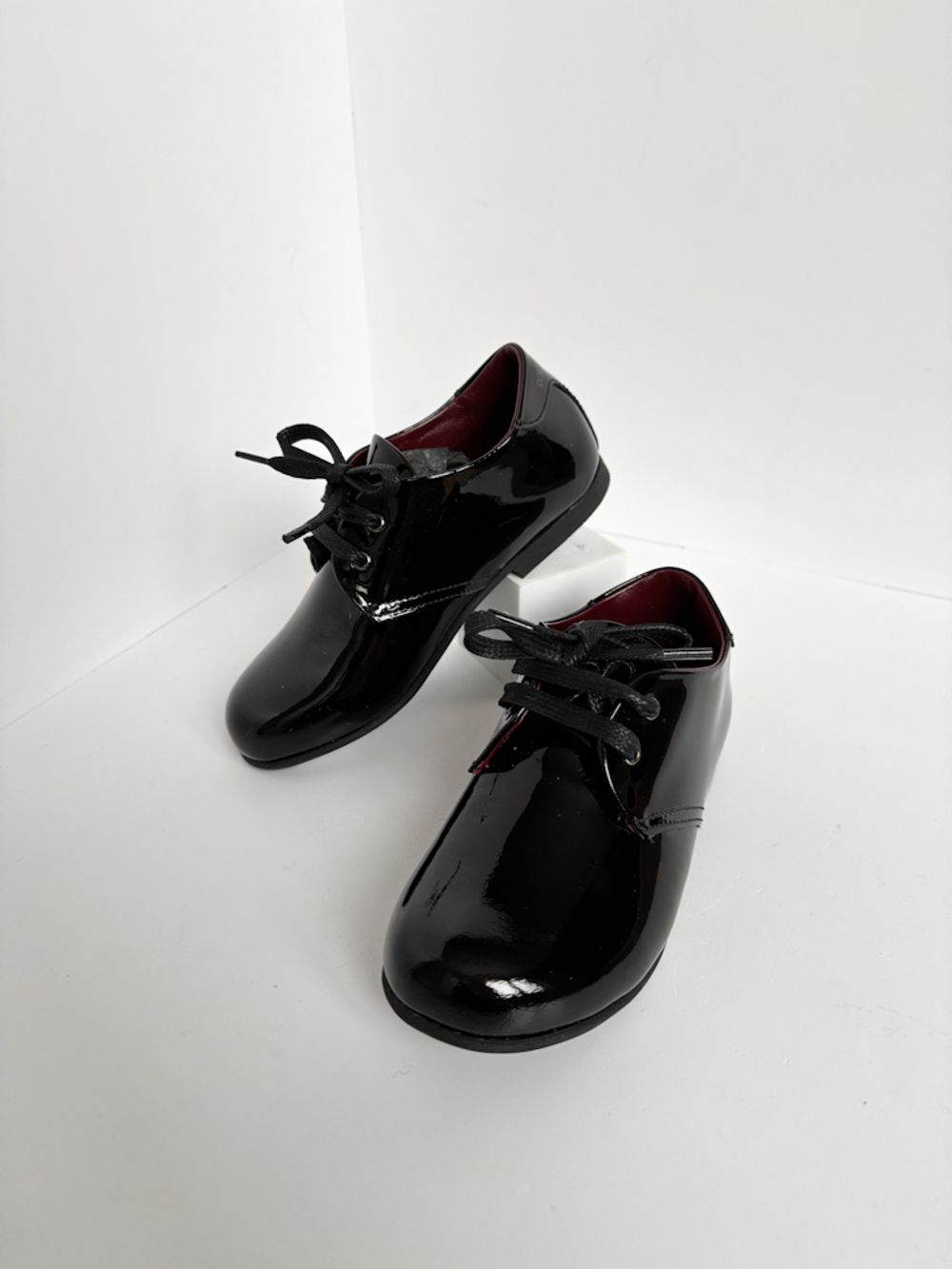 Новые лаковые туфли Dolce & Gabbana, 25