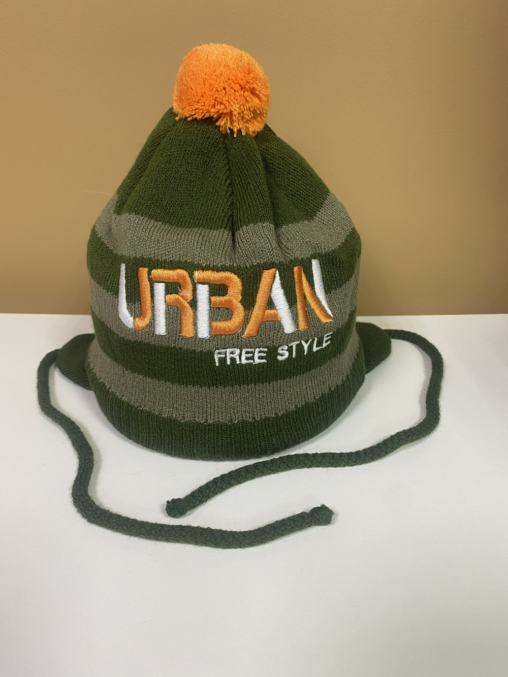 Шапка "Agbo" на мальчика трикотажная на х/б подкладке с завязками из 30% шерсти, размер 46-48, цвета в ассорт.