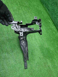 Кронштейн фары левый BMW 3er G20 (2018-н.в.)