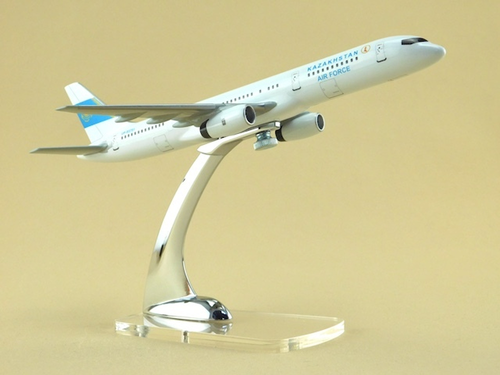 Модель самолета Boeing 757-200 (М1:200, KAZAKHSTAN)