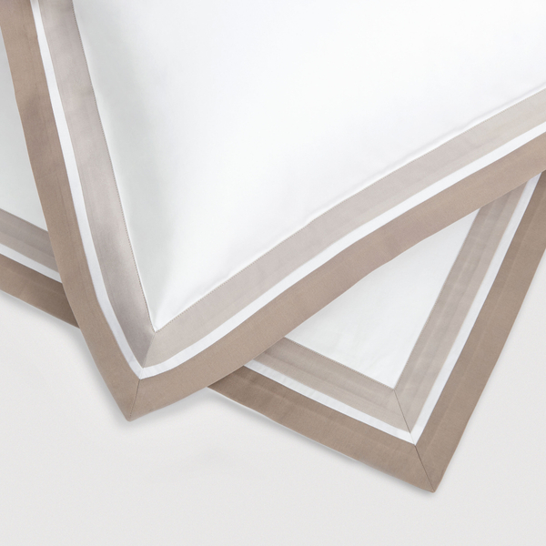 Постельное белье 2 спальное евро макси Сlaire&Caroll Jacqueline белое с бежевым кантом