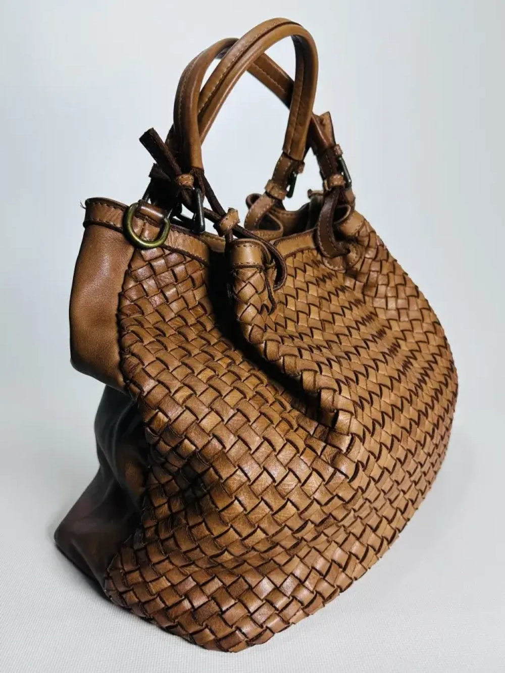 Женская плетеная сумка из натуральной кожи цвета whisky