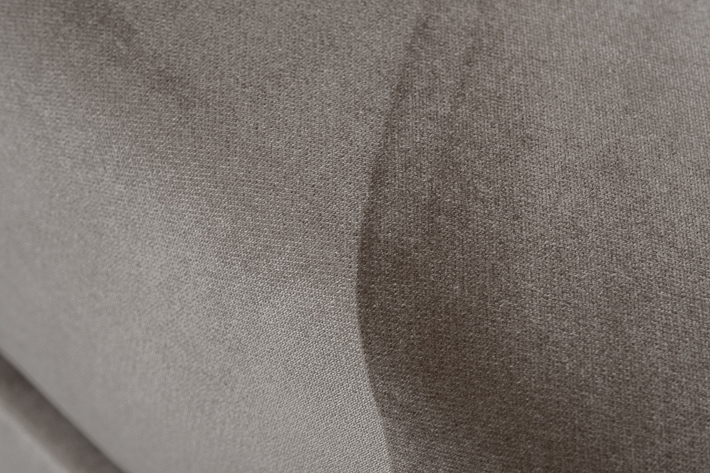 Банкетка велюровая Garda Decor Prima Velvet бежевая на металлических опорах