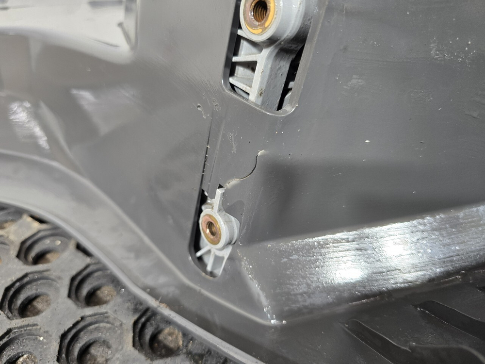 Корпус подножки левый 2023г.