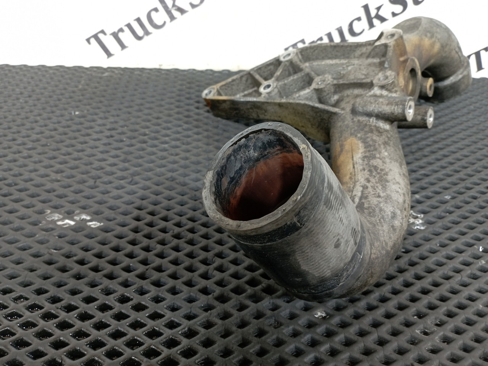 Патрубок охлаждающей жидкости