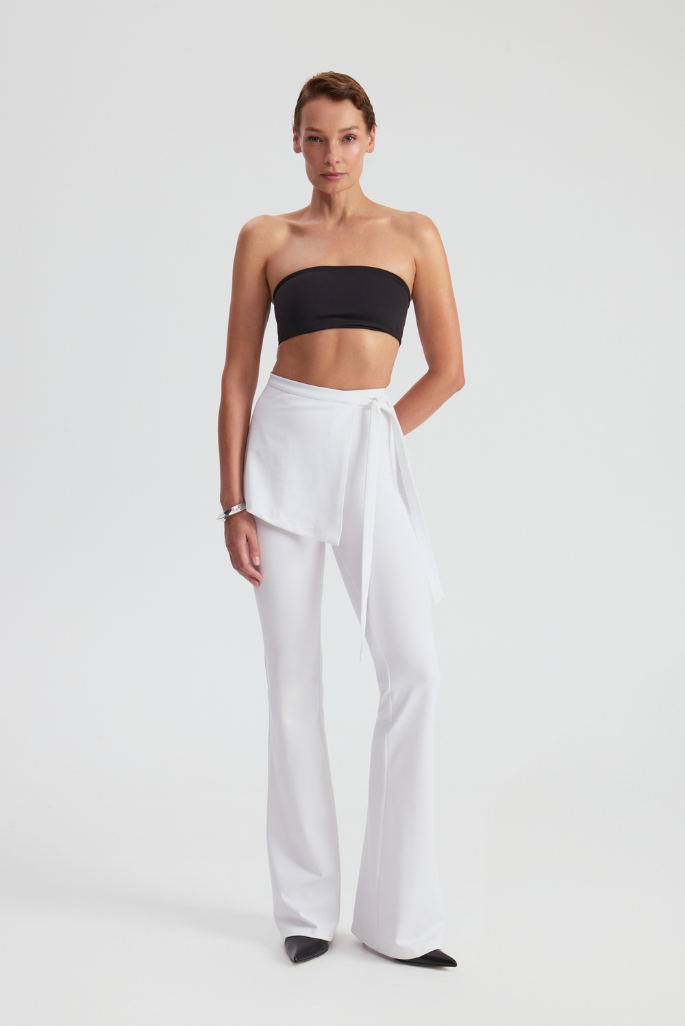 Брюки белые с баской