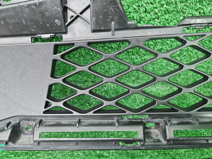 Решетка переднего бампера Genesis GV70 (2020-н.в.)