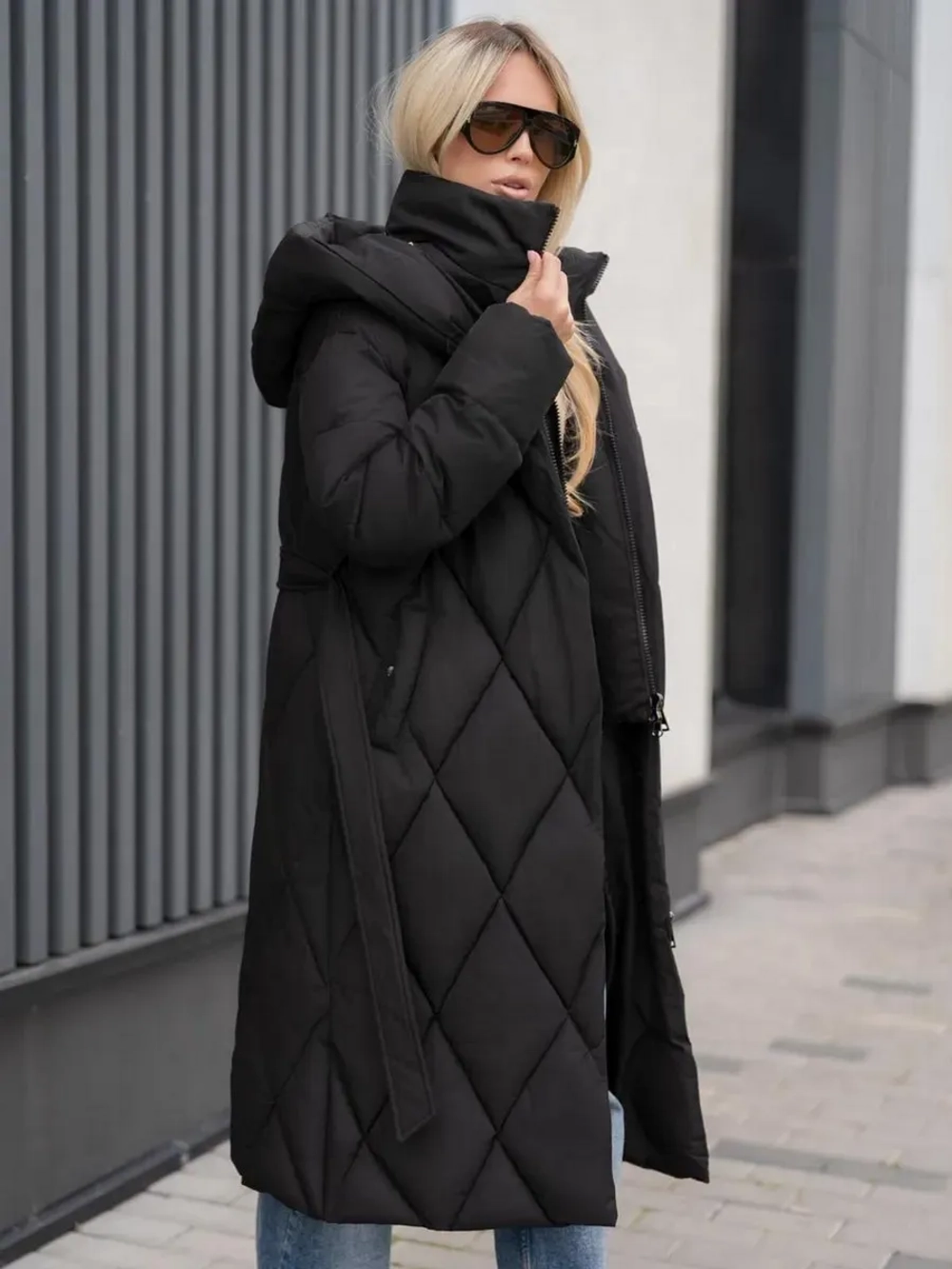 Пуховик стеганный зимний длинный с капюшоном