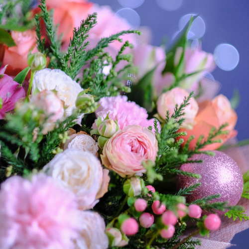 Купить Букет зимний #355 с пионовидными розами