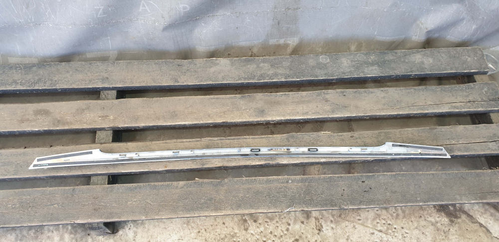 Молдинг крышки багажника Mercedes S (W222)  Б/у Оригинал A2227570100