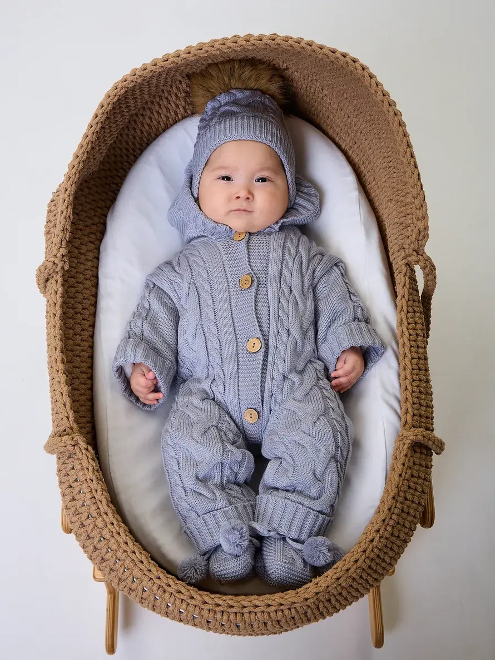 Вязаный конверт на выписку для новорожденного теплый