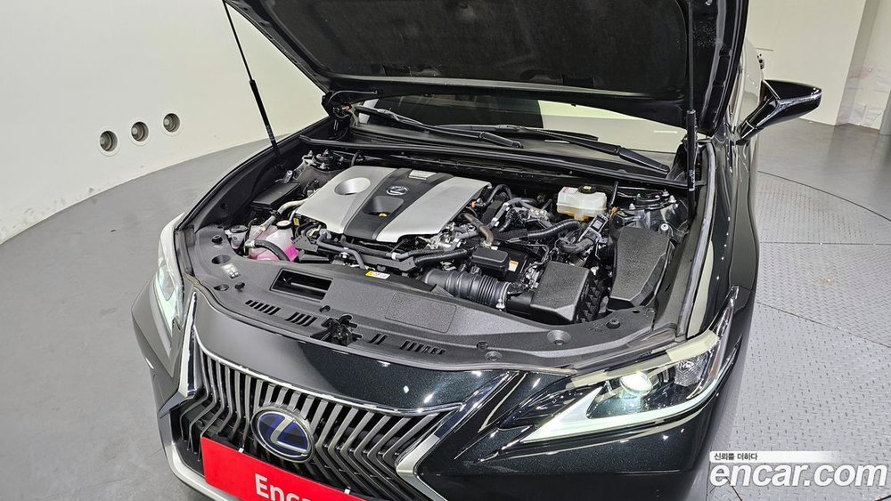 Lexus ES300h 7 Generation Luxury Plus (07.2021)