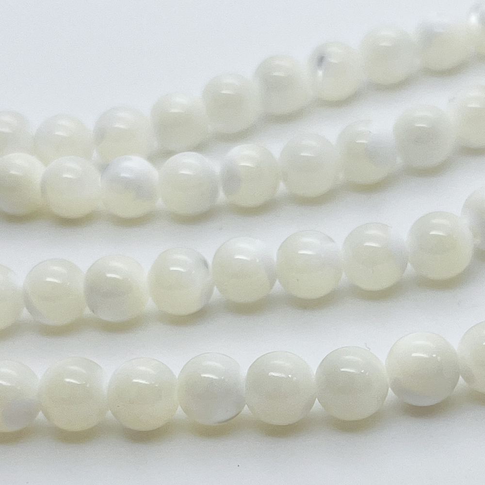 Перламутр, цвет белый, диаметр 8-8,1 мм, цена за 23-24 шт (1/2 нити)