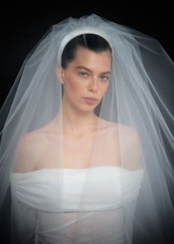 Фата белая на ободке