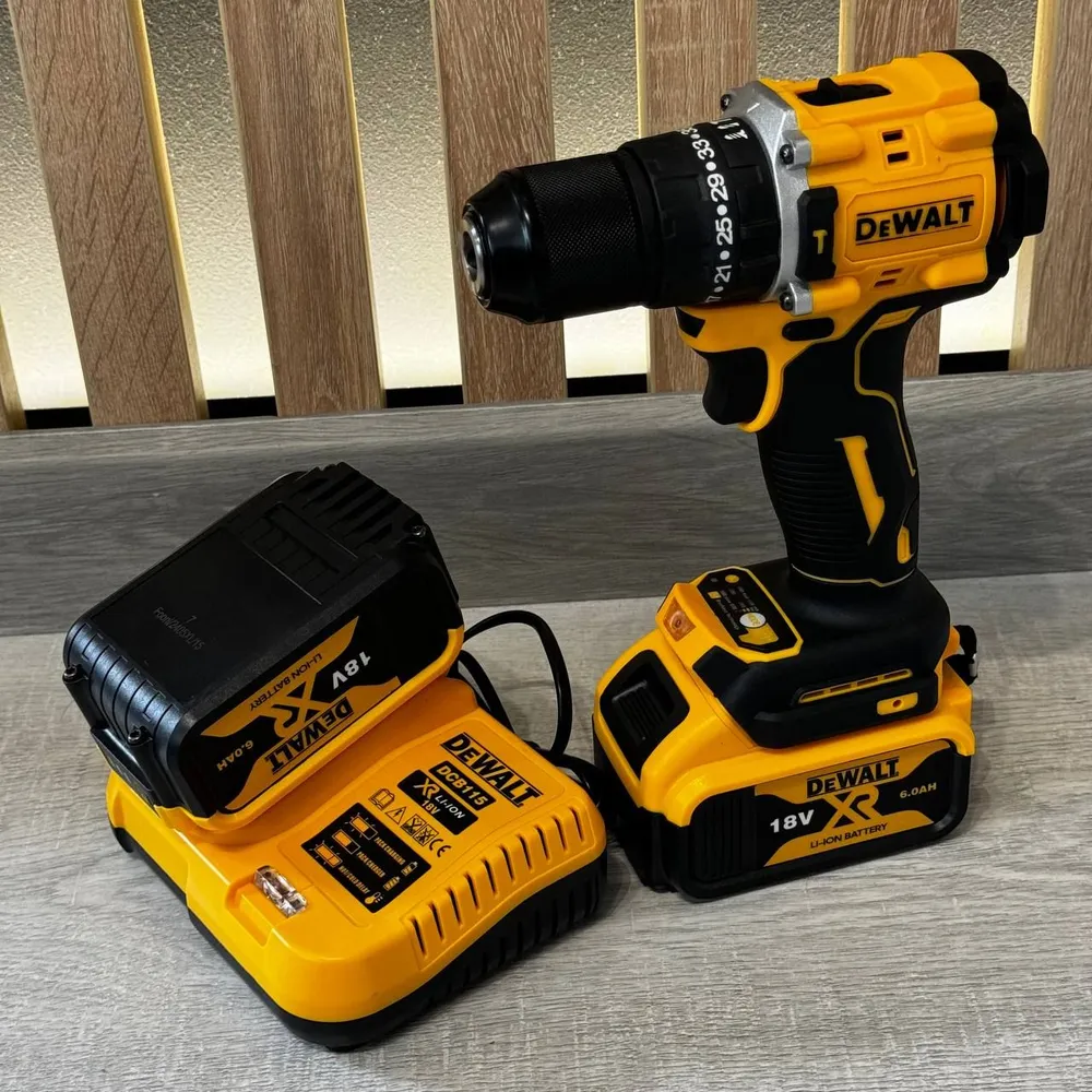 DeWalt Дрель-шуруповерт, 18 В, 90 Нм, 2 АКБ