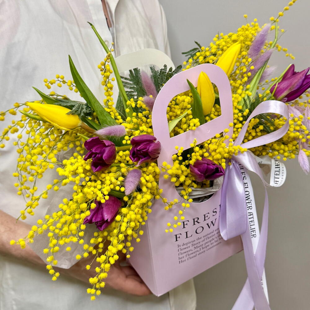 «Оттепель» Цветы в коробке с тюльпанами, мимозой